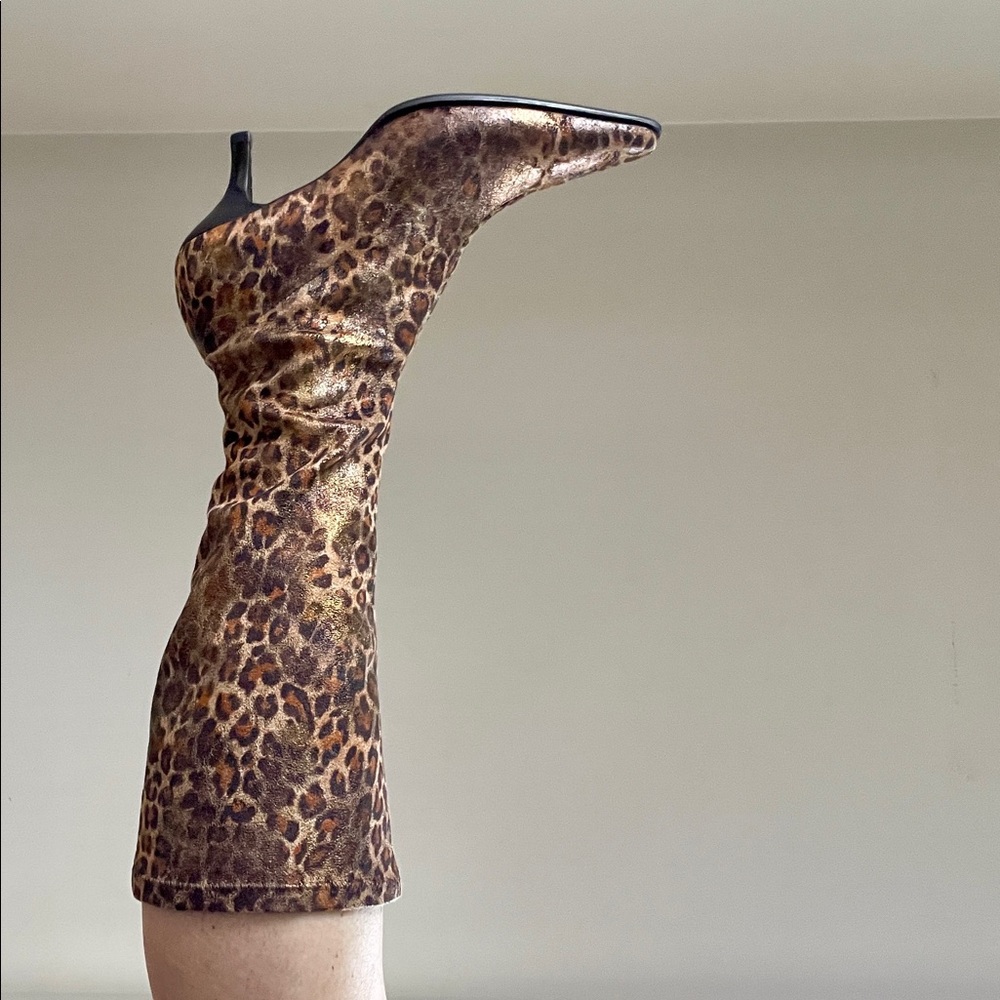 Womens Donald J Pliner Luna Gold Animal Print Crepe Stretch Fabric Boots Sz. 8